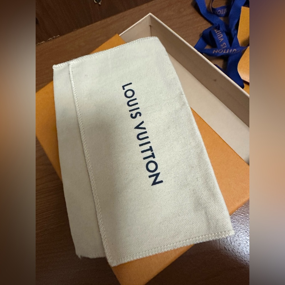 Louis Vuitton iPhone 14 Pro max case - Picture 7 of 8